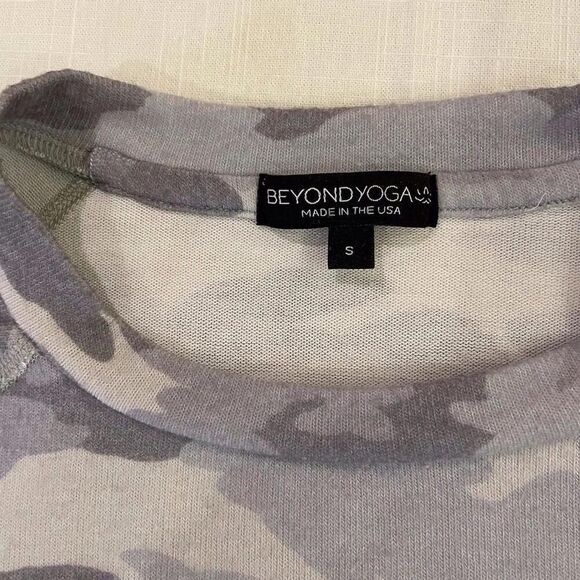 Beyond Yoga gray camo camouflage soft‎ long sleeve top size small - Picture 8 of 15